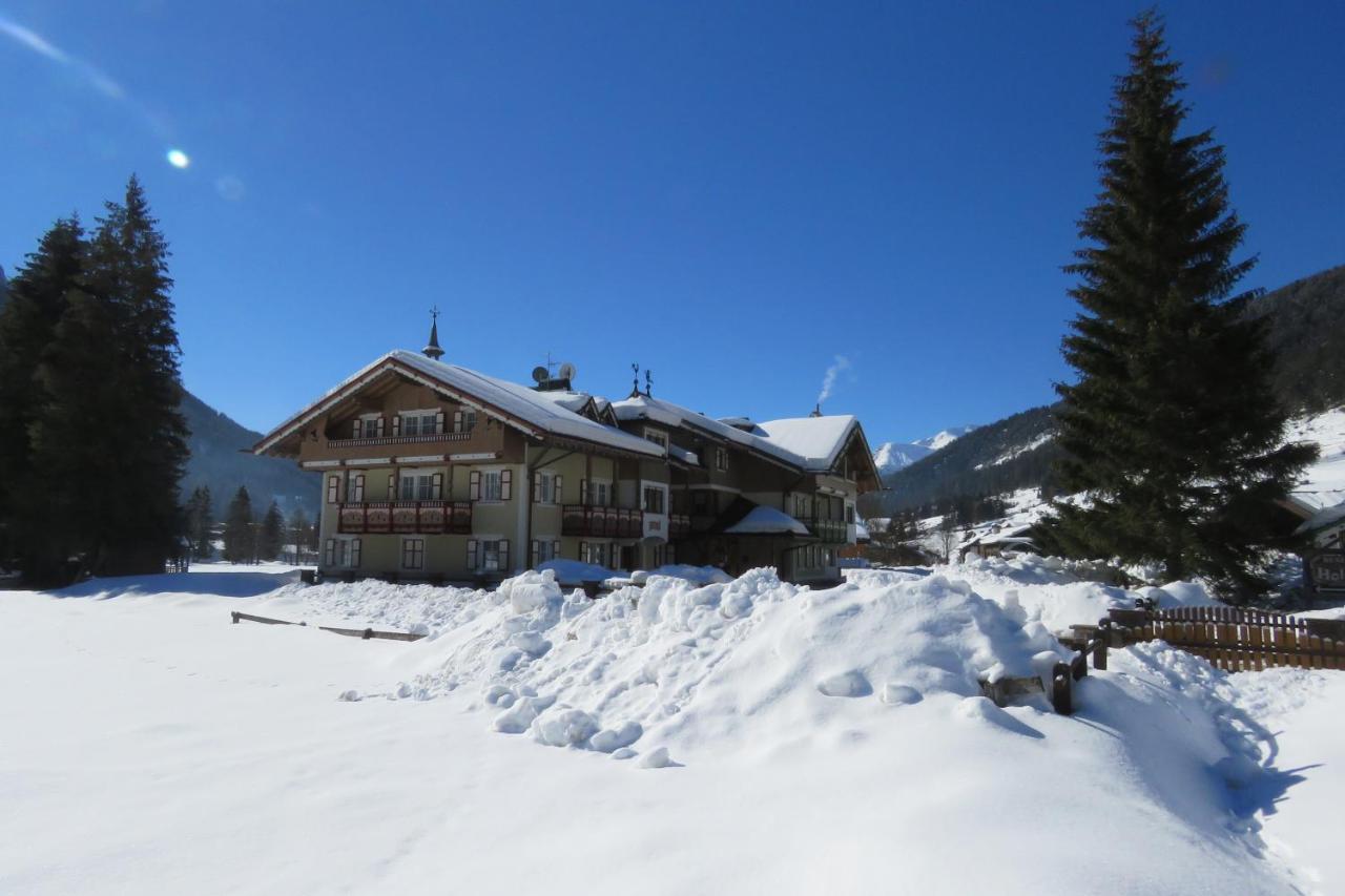 Residence Holiday Pozza di Fassa Exteriör bild
